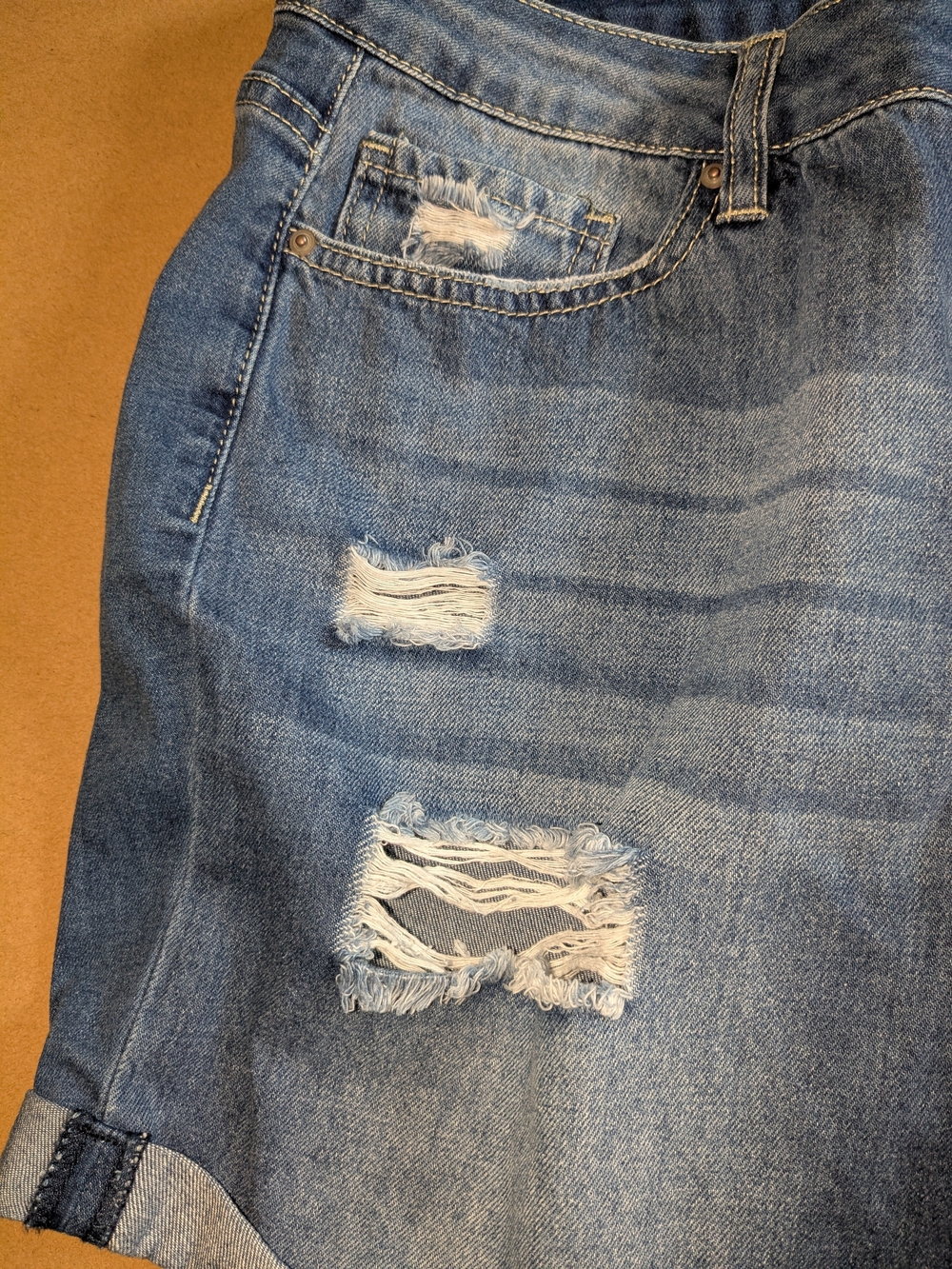 YMI Dream Distressed Denim Roll-Cuff Shorts. Size 11 - Picture 5 of 8